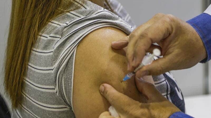 Em Curitiba, 964.807 pessoas receberam pelo menos uma dose da vacina contra covid