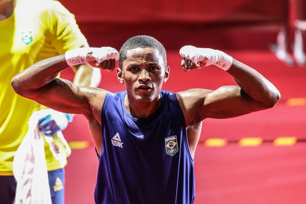 Peso-leve Wanderson de Oliveira vence belarusso no boxe e vai às quartas