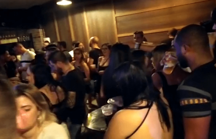 Aifu flagra quase 2 mil pessoas em aglomerações e fecha cinco bares em Curitiba