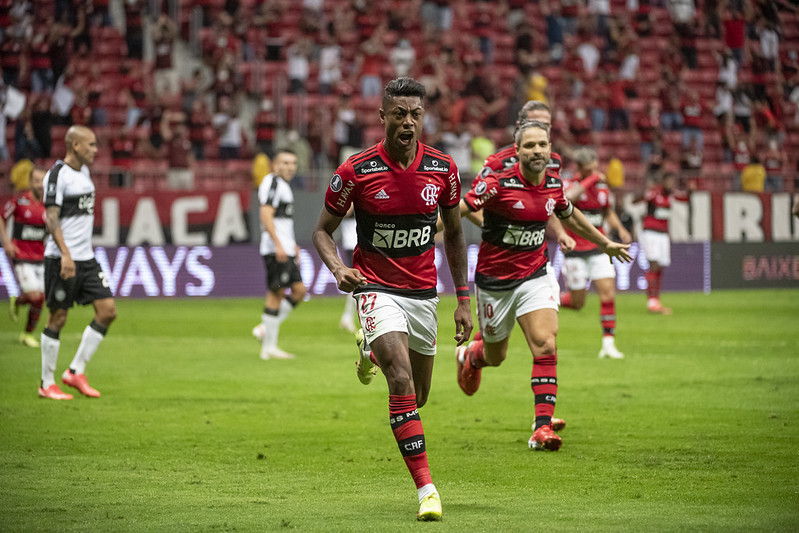 Flamengo goleia Olimpia e avança às semifinais da Libertadores