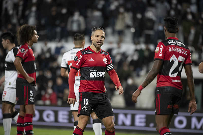 Flamengo vence Olimpia e fica perto das semifinais da Libertadores