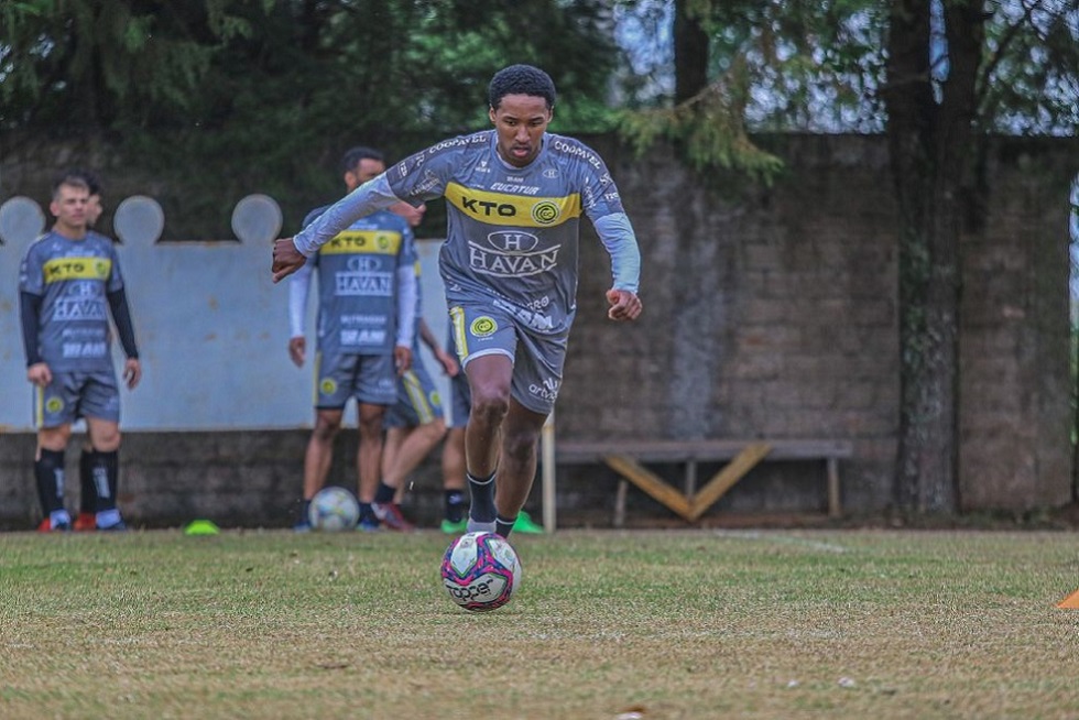 Guilherme Biteco, ex-Grêmio e Paraná Clube, acerta com o FC Cascavel