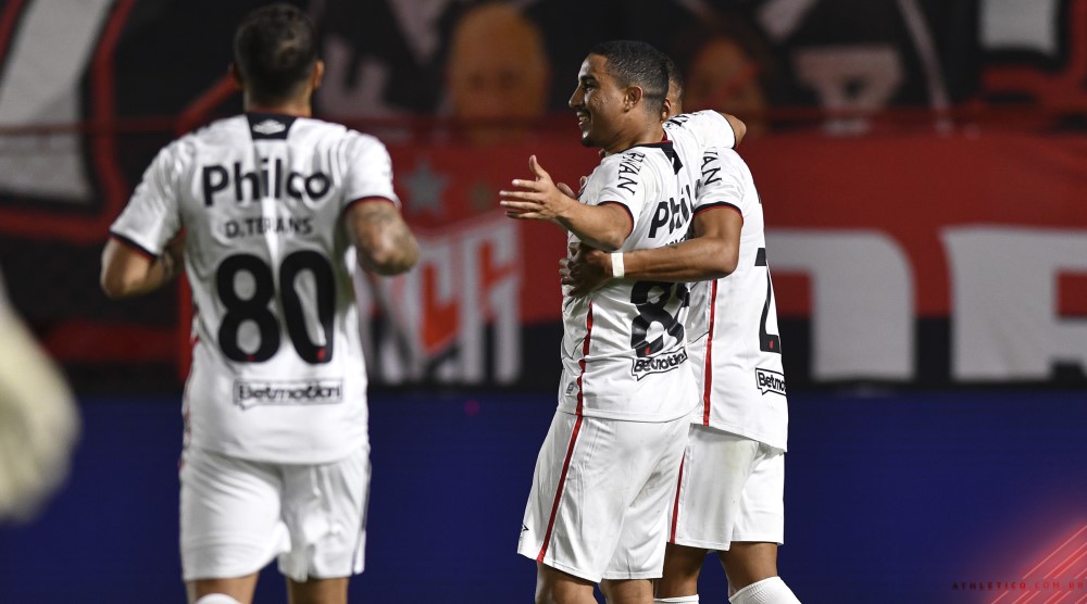 Athletico segura empate com Atlético-GO e avança às quartas da Copa do Brasil