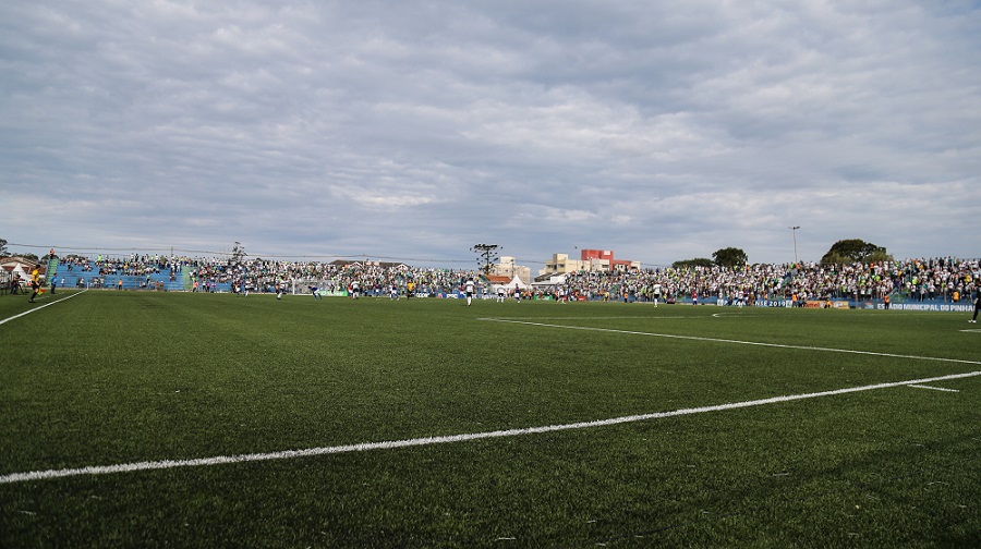 Paraná Clube marca treino na grama sintética antes de decisão com o São José