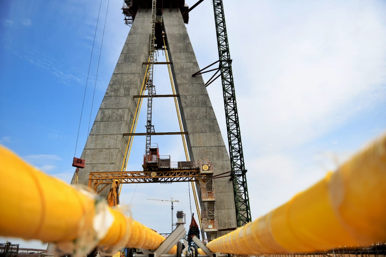 Começa a instalação de cabos de aço na Ponte da Integração, em Foz do Iguaçu
