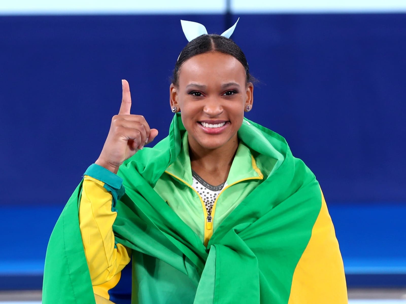 Rebeca Andrade leva o ouro no salto e faz história na ginástica brasileira