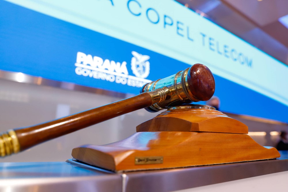 Copel finaliza venda da Copel Telecom por R$ 2,5 bilhões