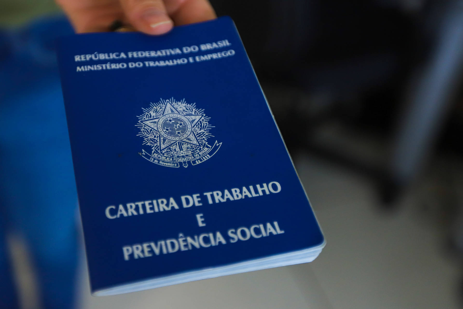 Agências do Trabalhador ofertam 3.147 vagas de emprego com carteira assinada no Paraná