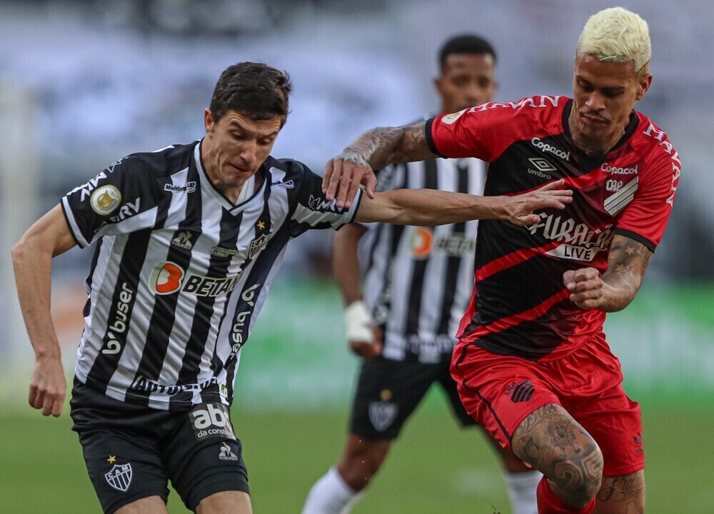 Athletico joga mal e perde para o Atlético-MG no Brasileirão