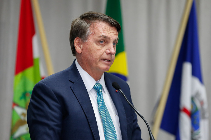Quem tomou Coronavac está morrendo, diz Bolsonaro, mas realidade é outra