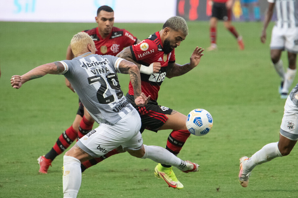 Flamengo empata em 1 a 1 com o Ceará e dorme no G-4 do Brasileiro