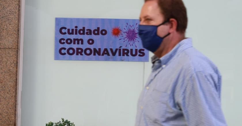 covid-19 em curitiba boletim novos casos, paraná, brasil