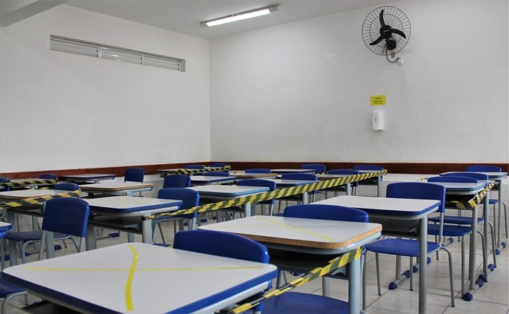 Oito colégios da rede estadual do Paraná estão fechados devido a casos de covid-19