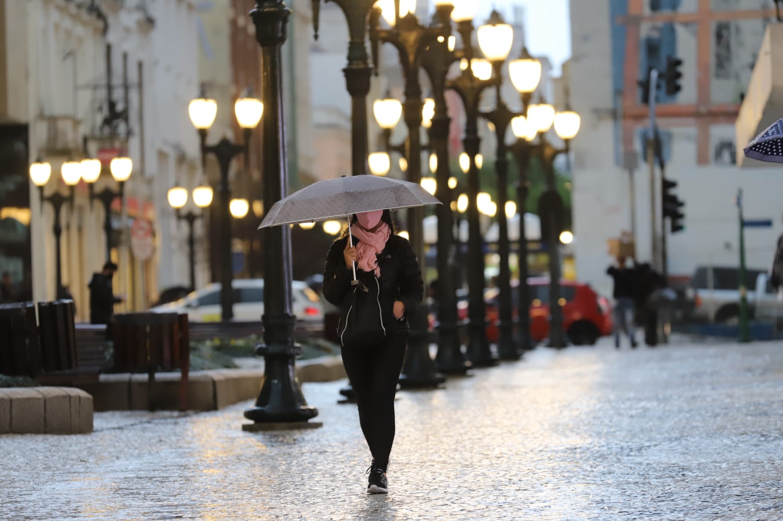 Curitiba deve ultrapassar média histórica de chuva para agosto nesta segunda-feira (16)