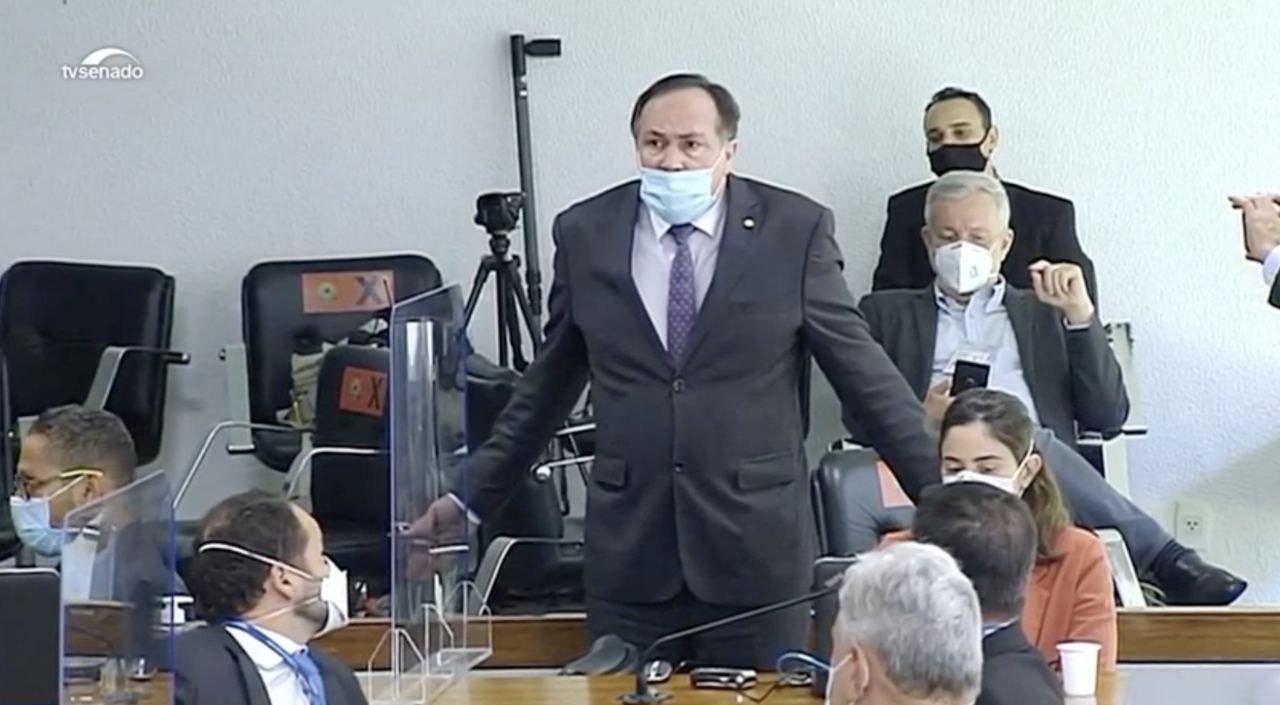 Deputado paranaense invade e tumultua sessão na CPI da Covid