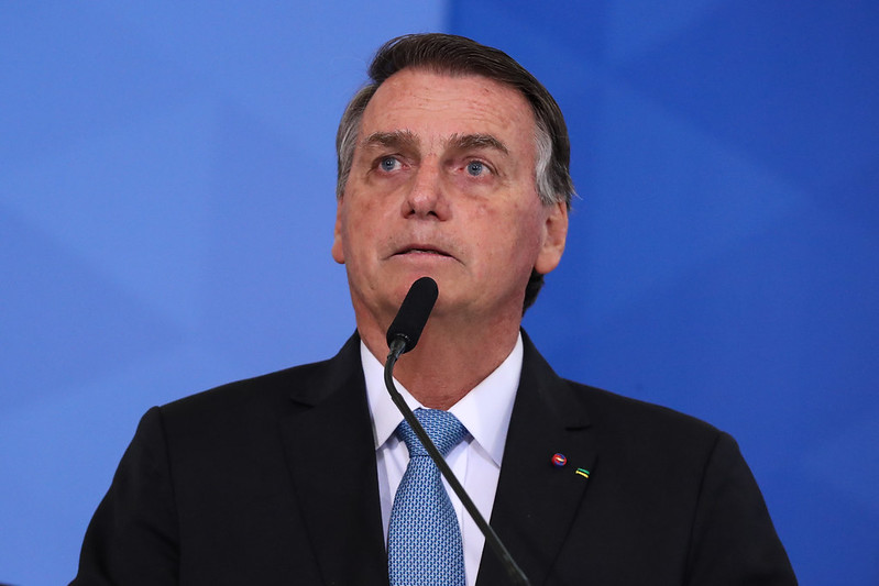 Bolsonaro reconhece alta na inflação, culpa governadores e diz que vai reduzir impacto danoso