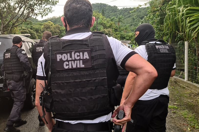 100 foragidos da Justiça são presos após receberem auxílio emergencial no PR