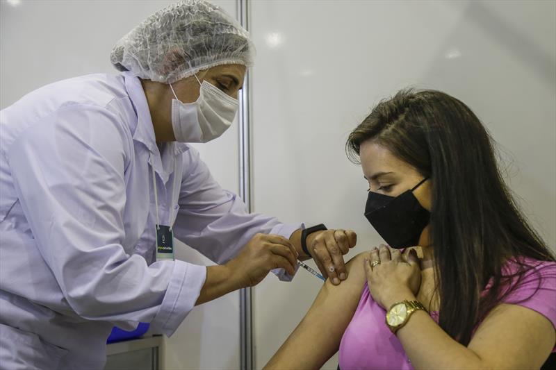 Secretaria de Saúde de Curitiba pretende concluir vacinação dos adultos nesta semana