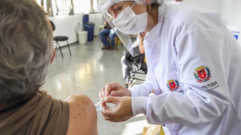 Curitiba já tem 625 mil pessoas com esquema de vacina completo