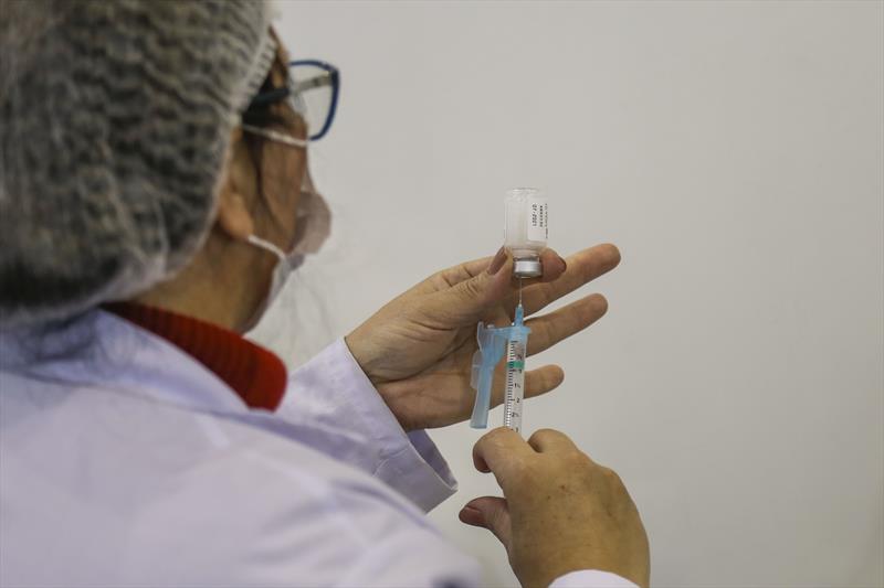 Vacinação contra covid: 1,2 milhão de pessoas tomaram a primeira dose em Curitiba