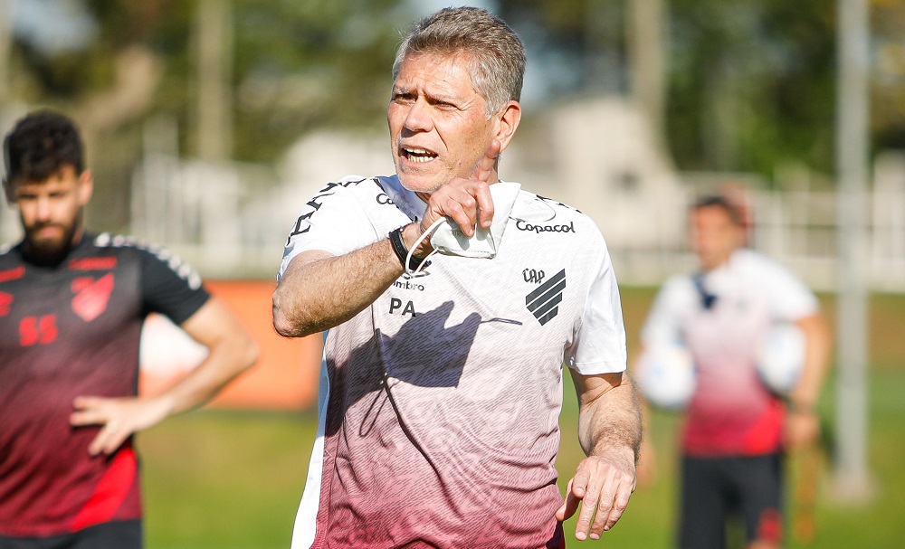 Athletico decide vaga na semi da Copa do Brasil contra o Santos; horário e onde assistir