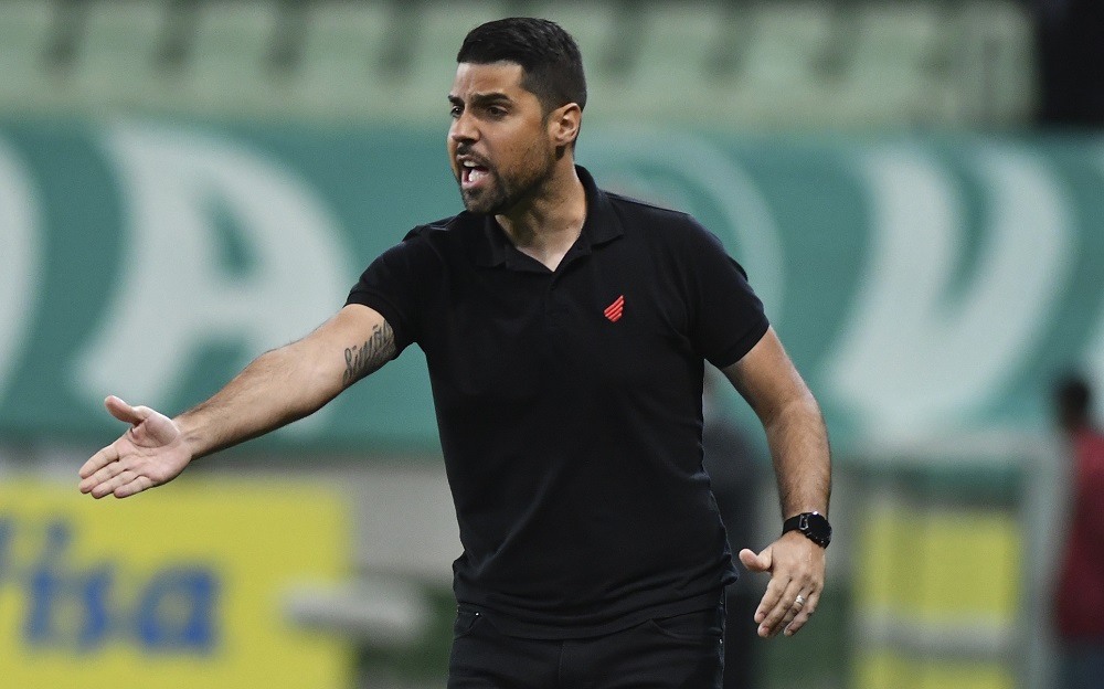 Athletico cancela entrevista do técnico António Oliveira depois de eliminação