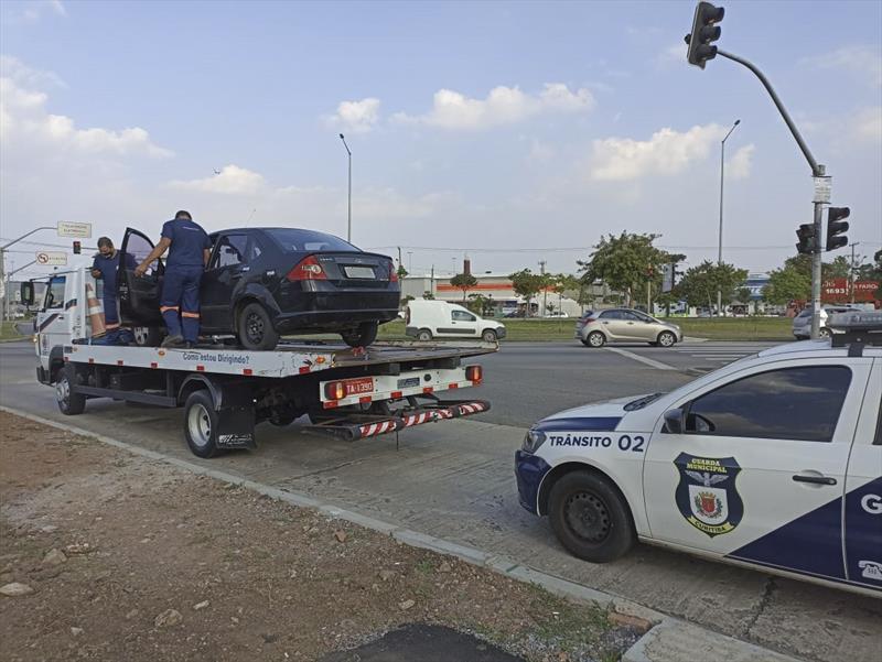Veículo com quase R$ 80 mil em multas é guinchado em Curitiba