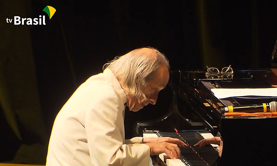 Referência do piano, João Carlos Assis Brasil morre aos 76 anos
