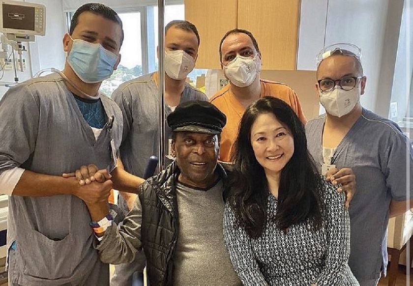 Pelé recebe alta e deixa hospital em São Paulo