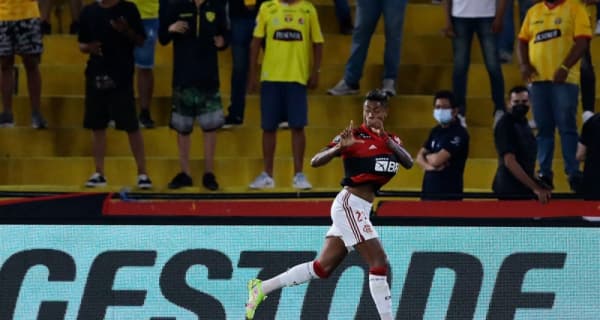 Flamengo vence Barcelona com gols de Bruno Henrique e avança para final da Libertadores