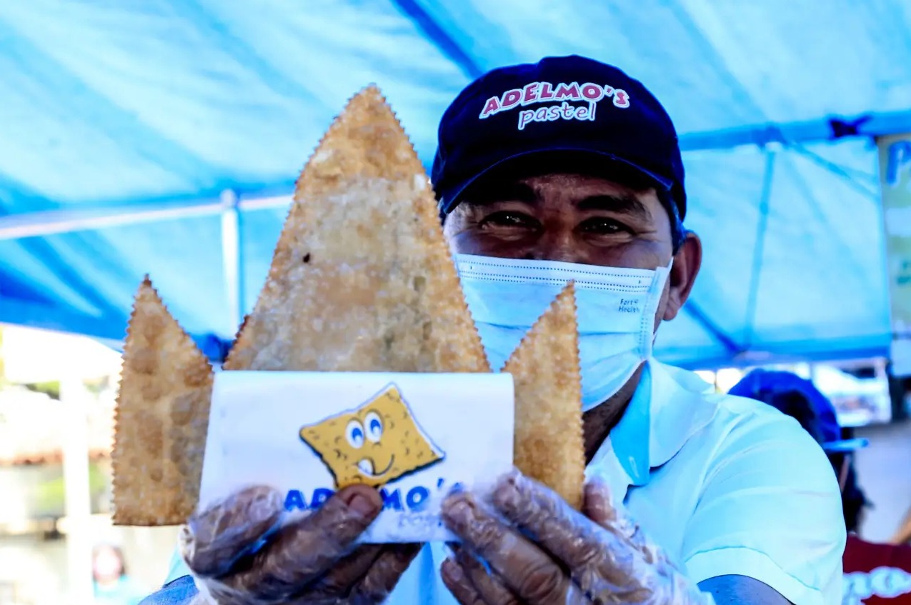 Pastel de feira com formato da Catedral de Maringá viraliza nas redes sociais