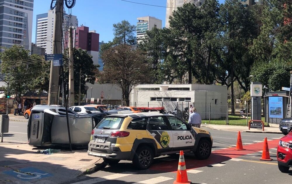 Acidente no Centro de Curitiba deixa três feridos