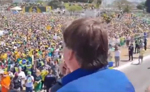Bolsonaro ameaça STF em ato com pautas golpistas que reuniu milhares em Brasília