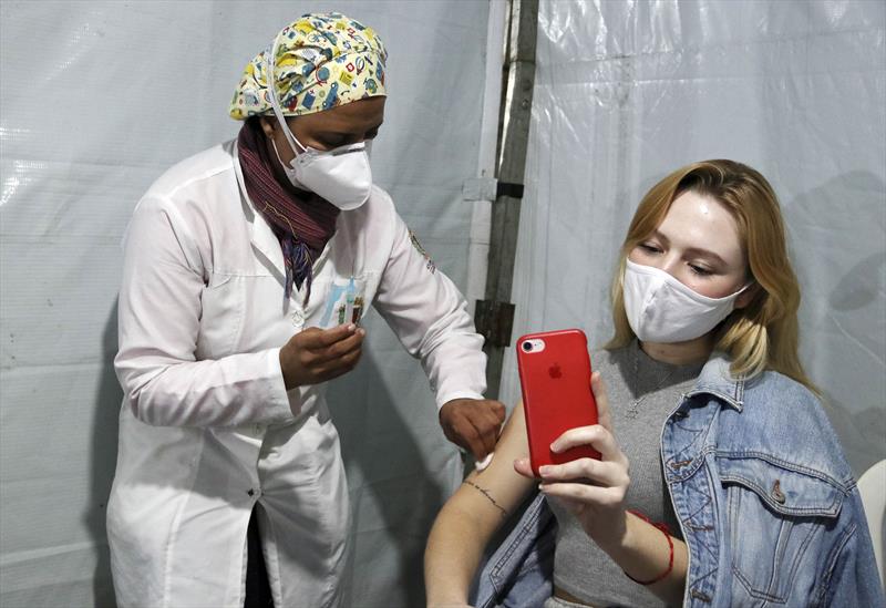 Vacina contra a covid-19: 87 mil pessoas podem tomar a dose de reforço em Curitiba