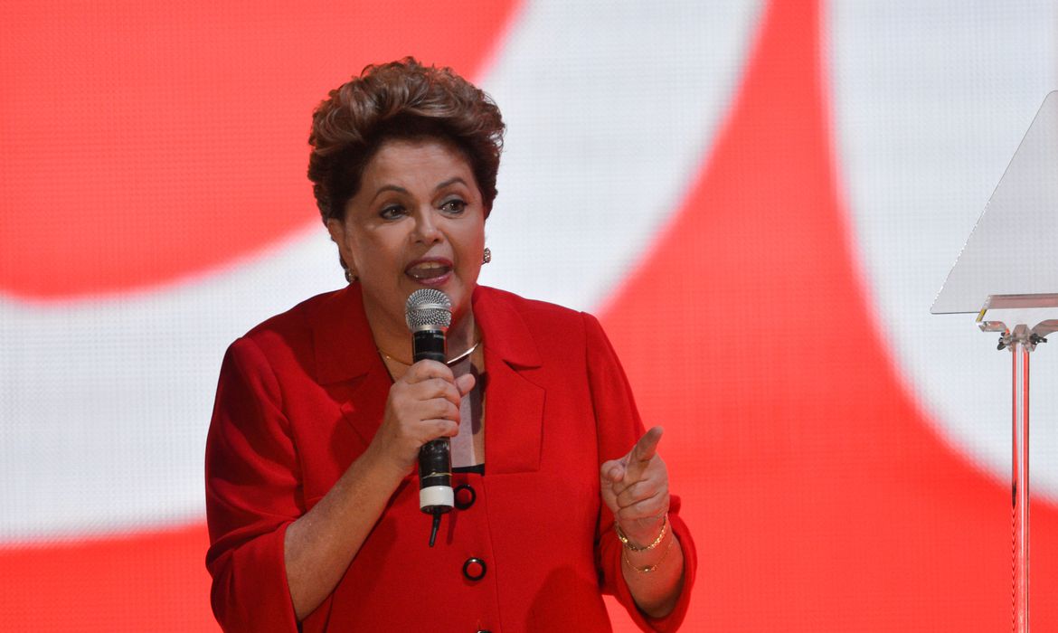 Ex-presidente Dilma recebe alta após passar por cateterismo em SP