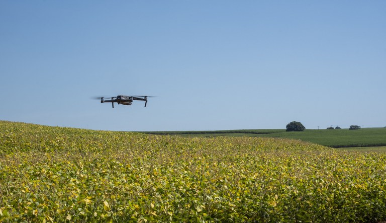 Governo regulamenta o uso de drones em atividades agropecuárias