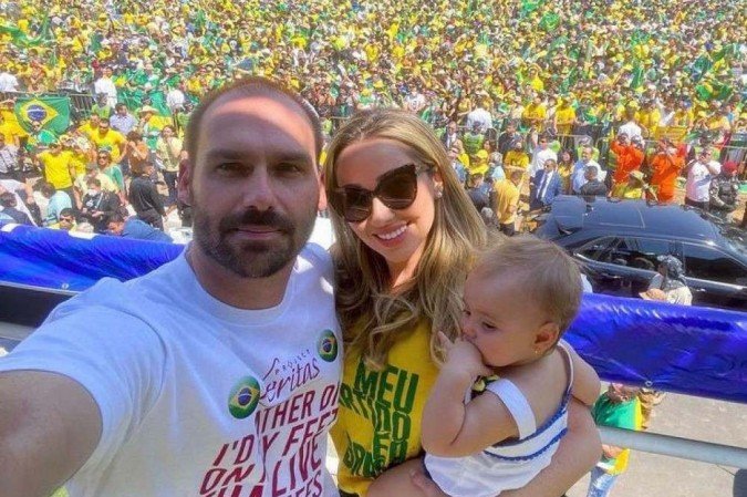 Mulher e filha de 11 meses de Eduardo Bolsonaro contraem Covid