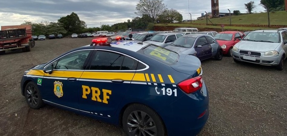 PRF faz leilão de veículos que estão em pátios no interior do Paraná