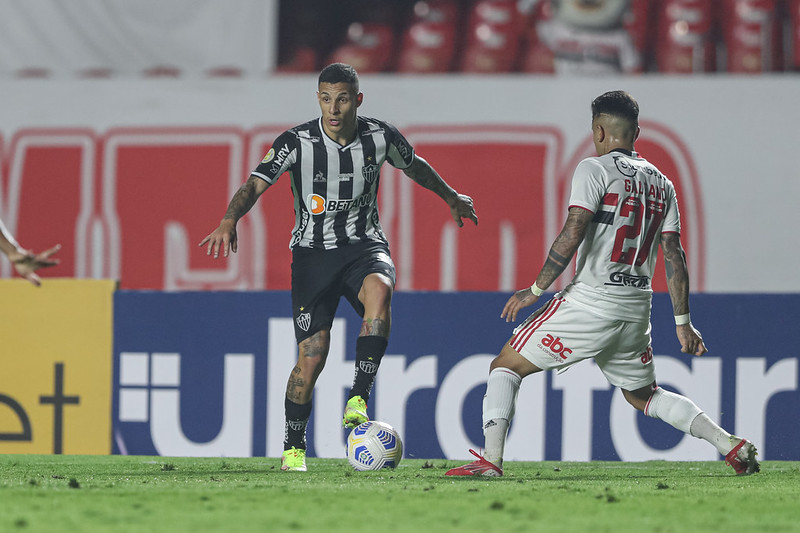 Em jogo morno no Morumbi, São Paulo e Atlético empatam sem gols