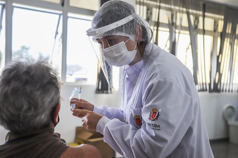 Vacinação: 61% da população de Curitiba tem imunização completa