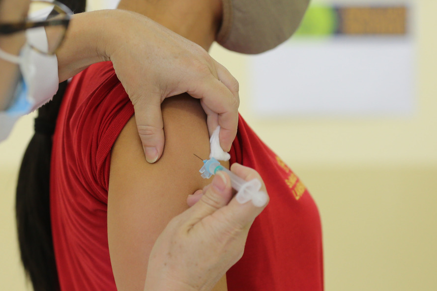 Covid: Paraná supera 12 milhões de doses aplicadas; Maringá é destaque na vacinação
