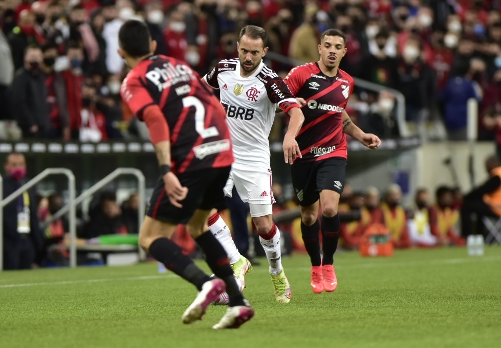 Athletico leva gol no fim e empata com o Flamengo na semi da Copa do Brasil; veja os gols