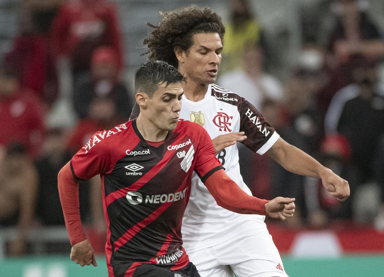 Athletico e Flamengo vivem momentos de turbulência antes da semi da Copa do Brasil