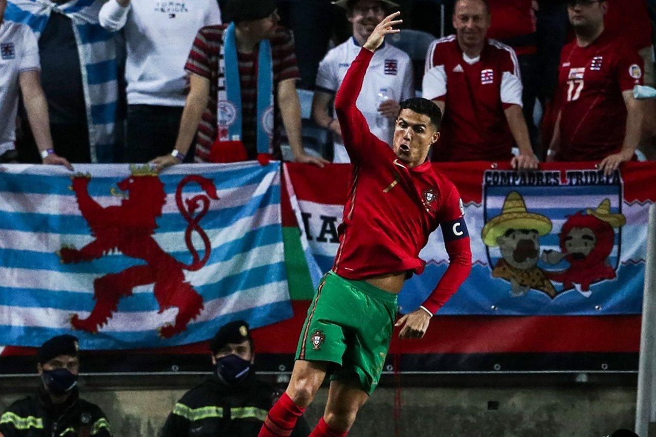 Cristiano Ronaldo marca três vezes em goleada de Portugal nas Eliminatórias