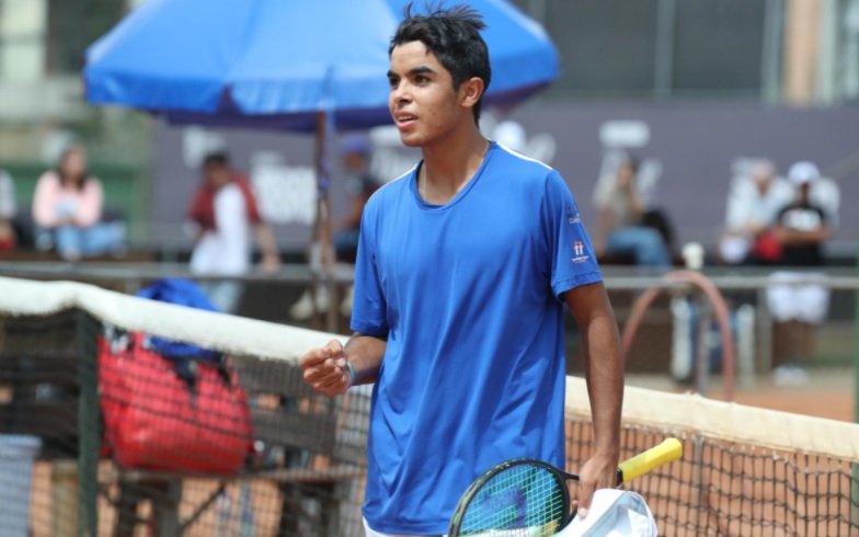 Curitibano de 16 anos soma primeiro ponto no ranking profissional de tênis