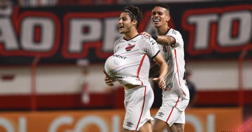Athletico vence Atlético-GO na estreia de Alberto Valentim