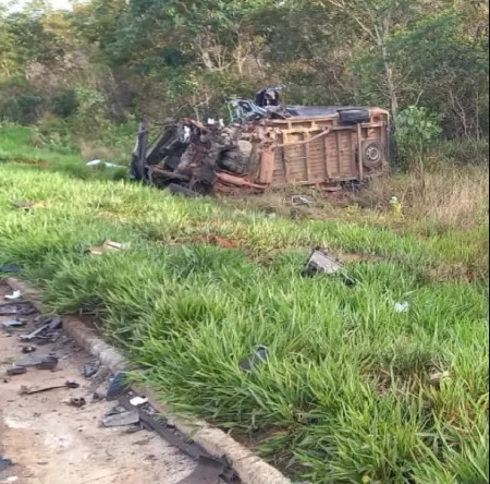 Acidente entre ambulância e caminhonete deixa 13 mortos em Mato Grosso