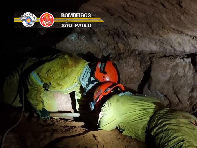 Caverna desaba no interior de SP; 15 bombeiros permanecem soterrados