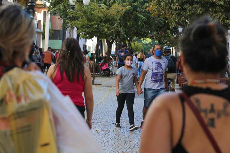 Covid-19: Brasil registra novos 9,2 mil casos e 206 mortes