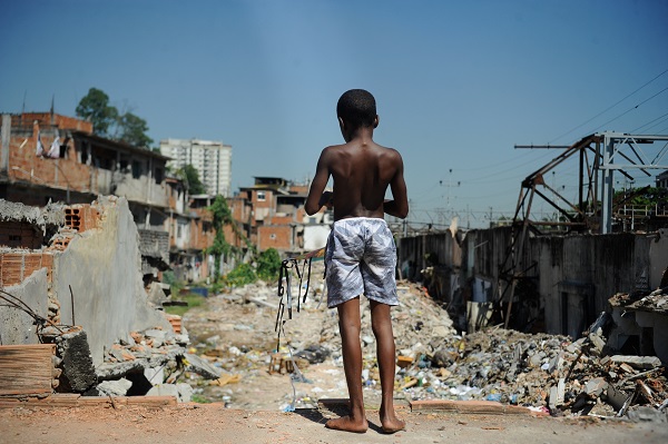 Total de favelas dobra no Brasil em dez anos e 20 milhões estão passando fome